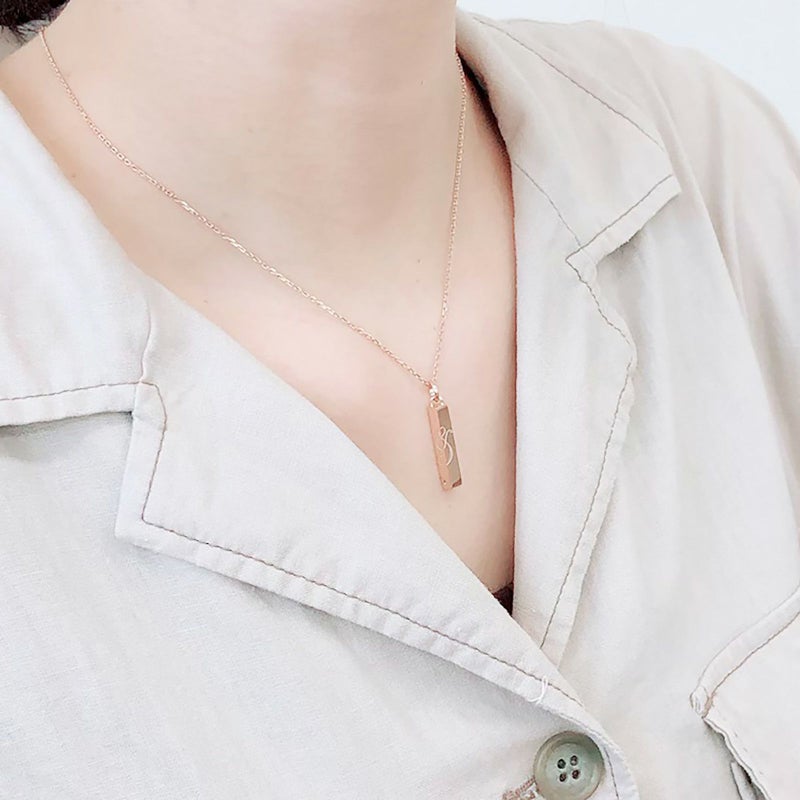 ペアネックレス 刻印可能 アレルギーフリー サージカルステンレス316L 角柱 プリズム「＆」ピンク＆ブラック 4SUP055GO＆4SUP055BK