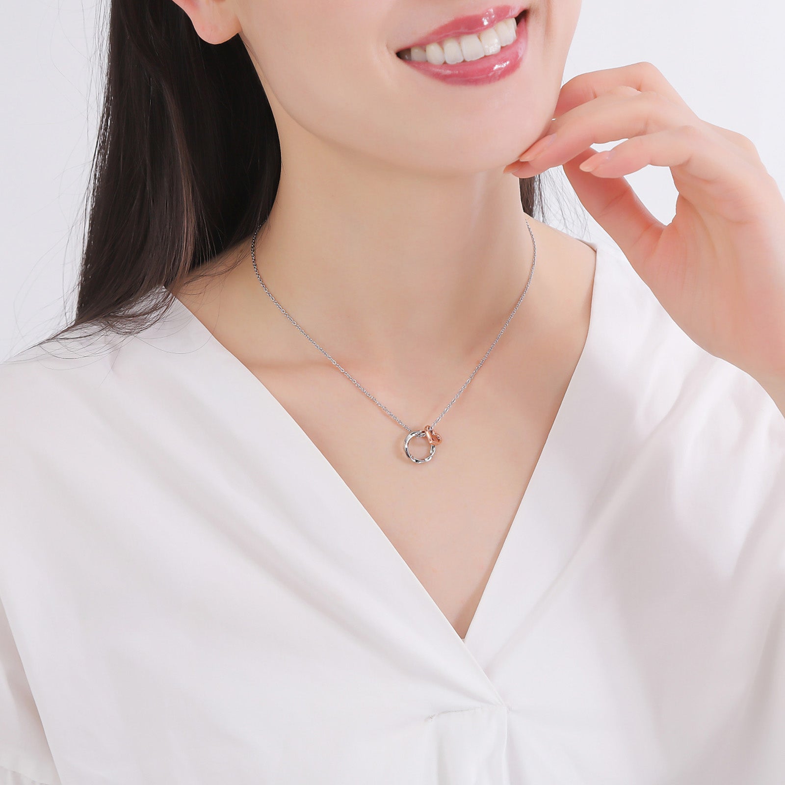 ⚜️天使の飾物・大きめデザインランプ・カップル小物入⚜️ ペアネックレス ステンレス 4SUP069GO&4SUP069BL｜white clover【公式